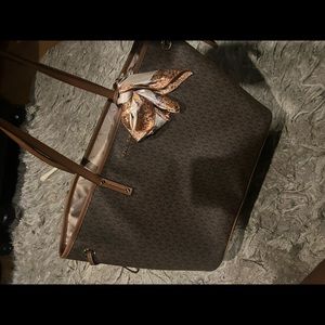 Michael kors tote